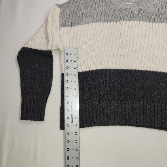 🌱American Eagle Gray and White and Black Colorblock Crew Neck Sweater Medium - Picture 5 of 6